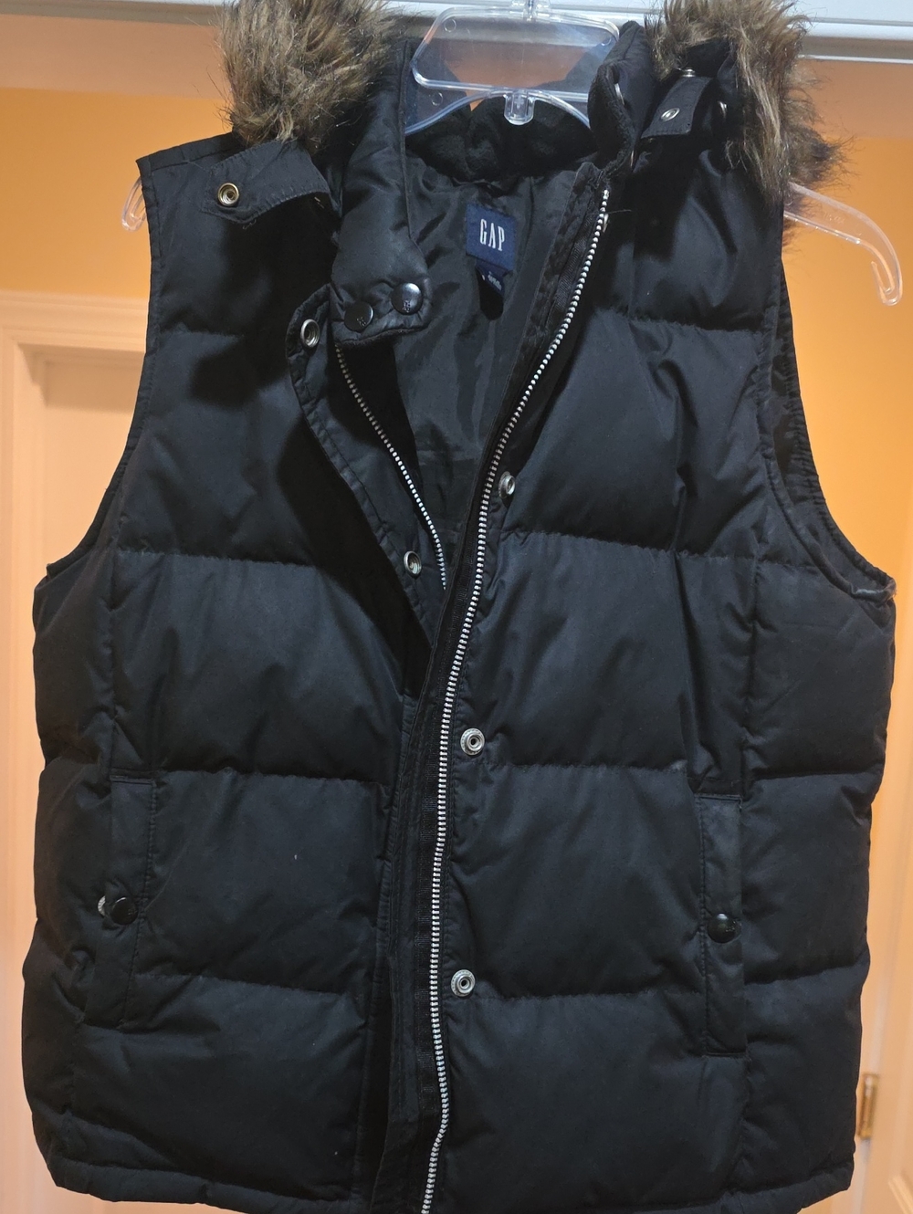 GAP Women's Black Quilted Puffer Vest with Faux Fur Trim Hood